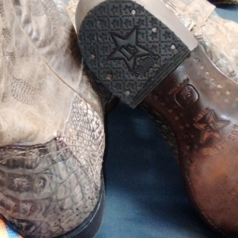 Never worn handmade Men's Los altos genuine crocodile boots